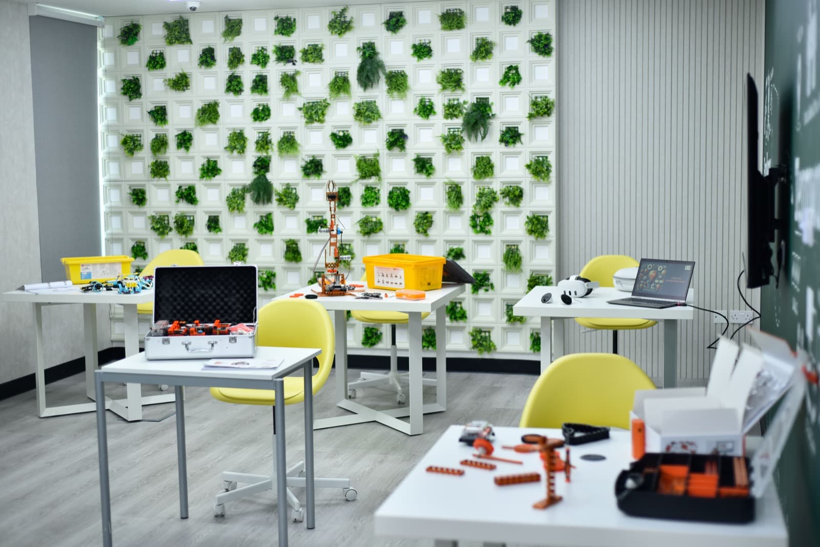 STEM at Young Leaders Hub